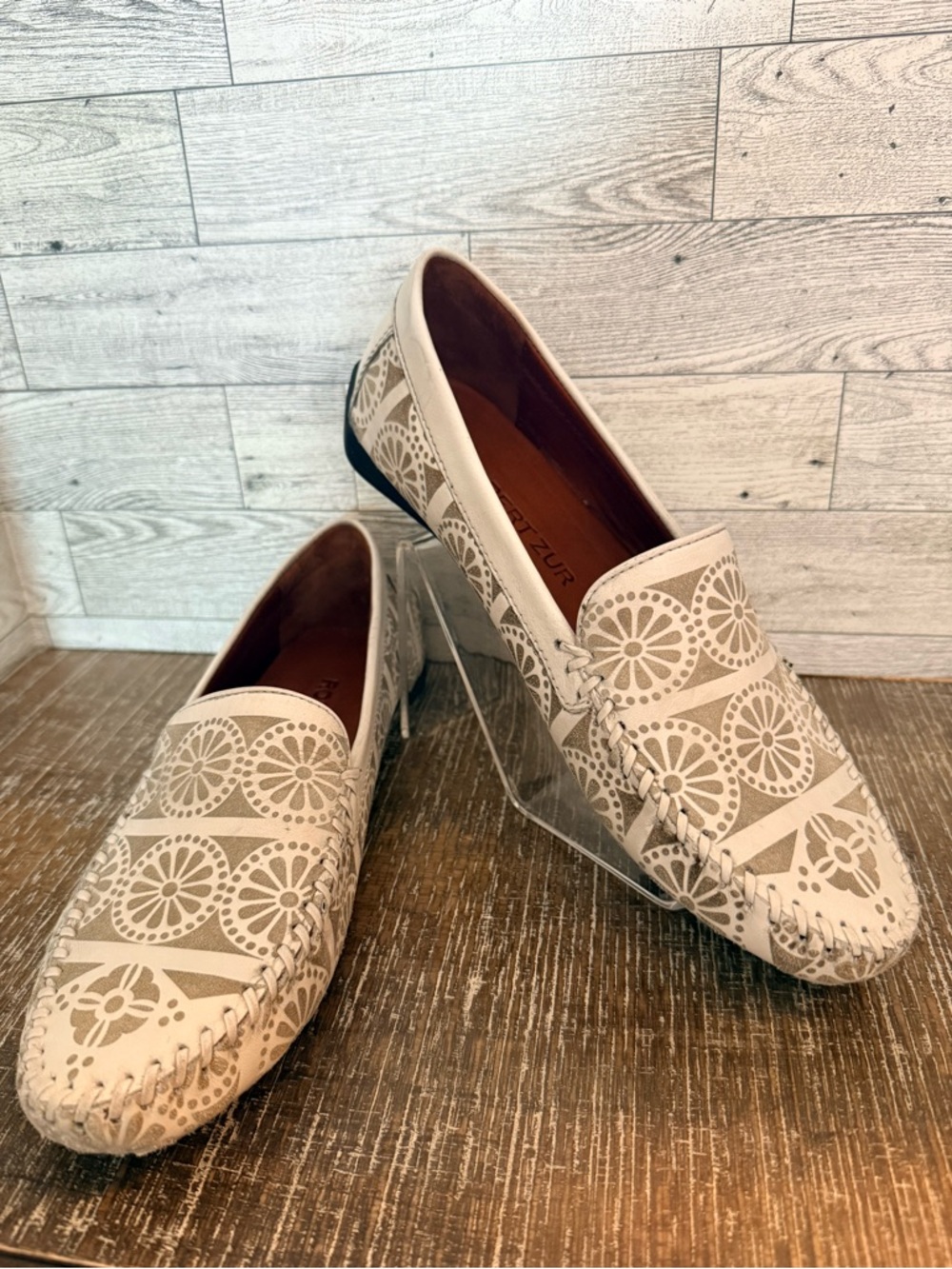 Robert Zur Women’s Leather Floral Loafer Flats Shoes White & Gold Sz 8.5 - Picture 1 of 8